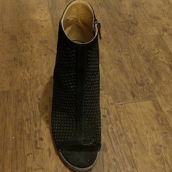 Lucky Brand Lakyn Suede Peep Toe - Black - Picture 4 of 7